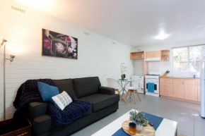 Hensman 5 - 1BRM Unit with Courtyard & Parking Perth